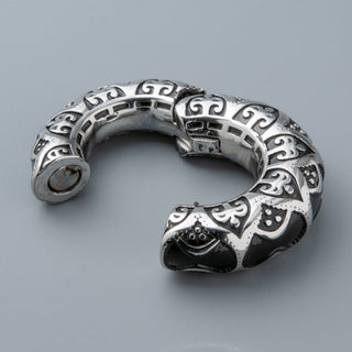 Steel Circle Hangers with Fleur-de-lis Pattern